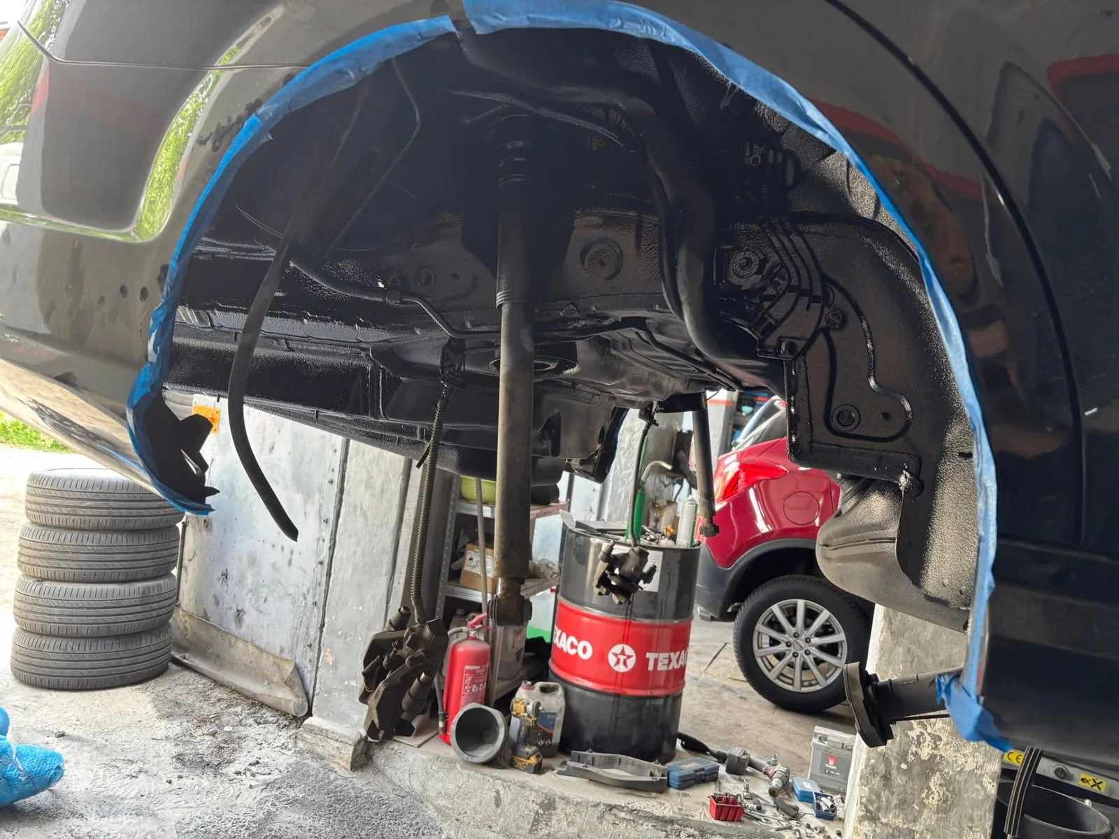 Mercedes W204 – wymiana tylnego wózka, widok spodu